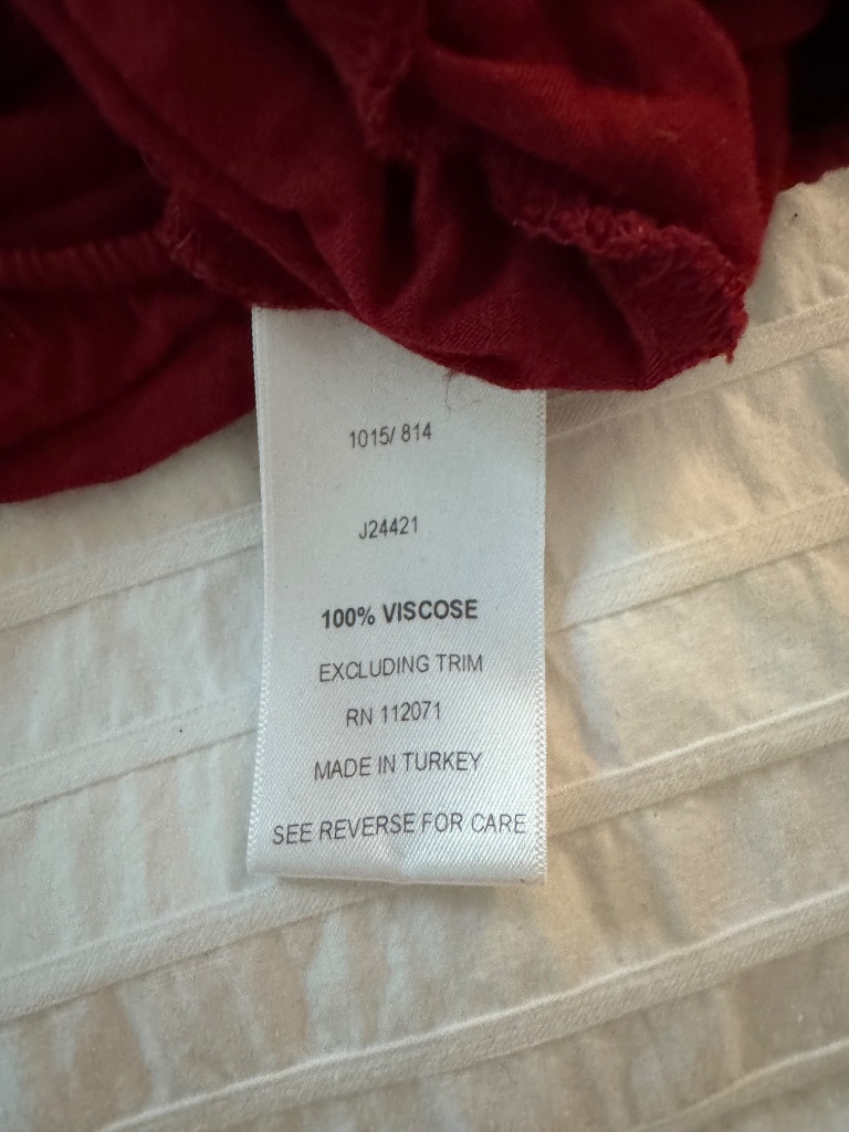 Red Jigsaw Top, Size Large, Like New — image 3 of 5